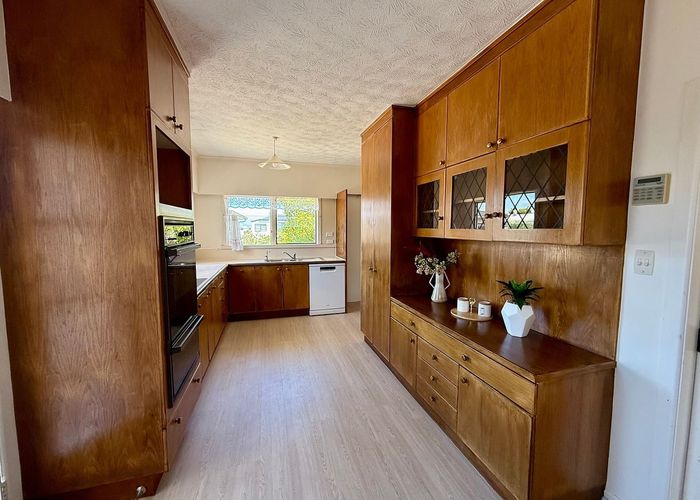  at 57 Forrest Hill Road, Milford, North Shore City, Auckland