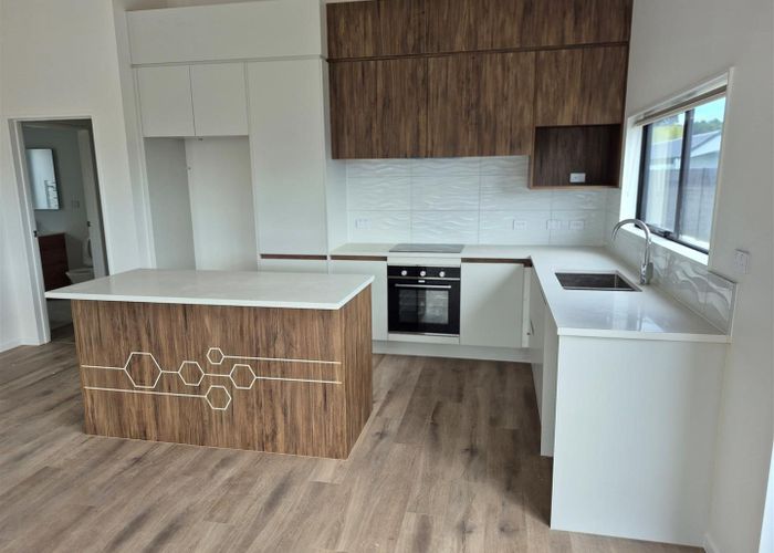  at 33 Ferndale Drive, Kawakawa Bay, Manukau City, Auckland