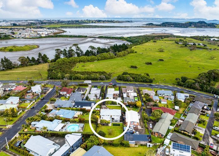  at 121 Wallace Road, Mangere Bridge, Auckland