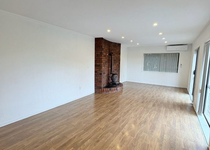  at 43 Chequers Avenue, Glenfield, North Shore City, Auckland