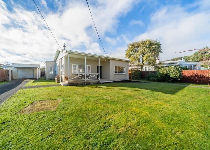  at 4 Heretaunga Square, Silverstream, Upper Hutt, Wellington
