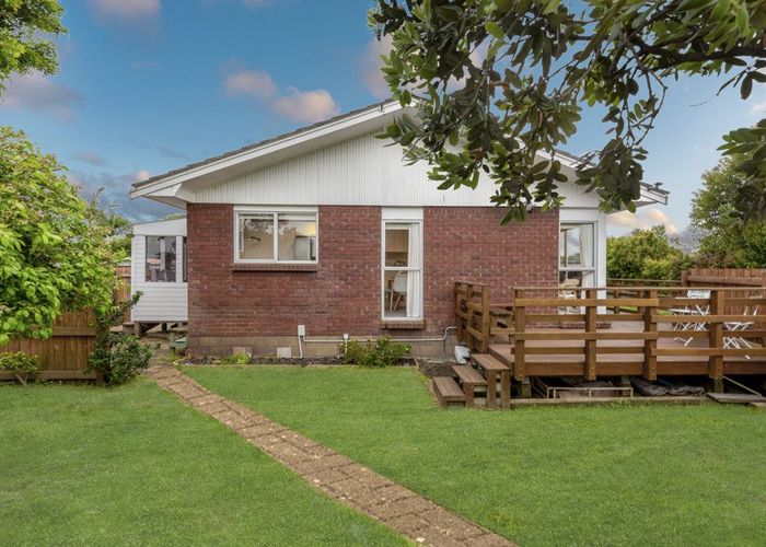  at 1/14 Chesley Place, Half Moon Bay, Manukau City, Auckland