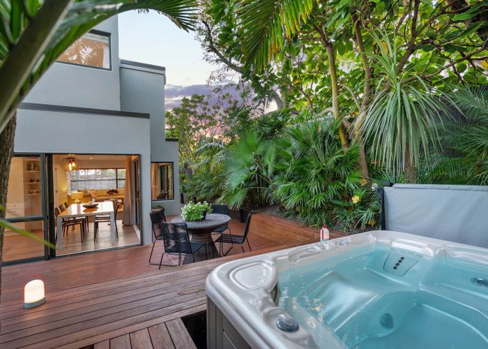  at 42 Merani Street, Narrow Neck, Auckland
