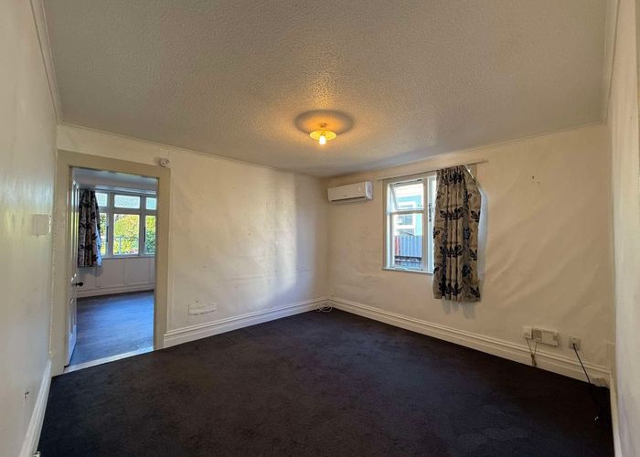  at 8a Central Terrace, Alicetown, Lower Hutt, Wellington