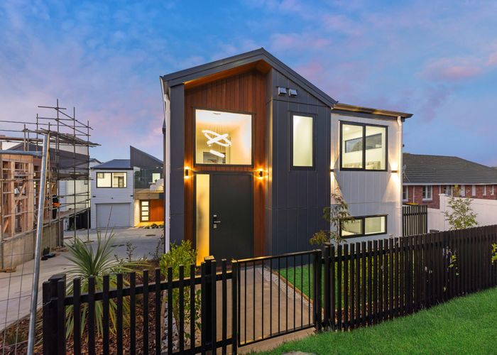  at 21A Knights Road, Rothesay Bay, North Shore City, Auckland
