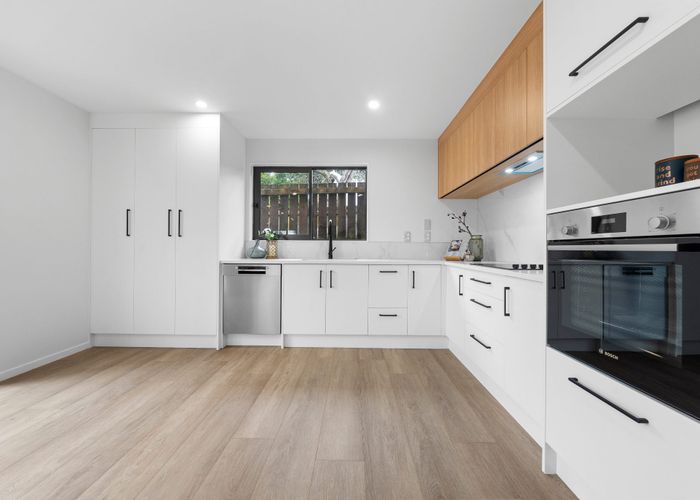  at 8a Claridge Street, Glen Eden, Waitakere City, Auckland
