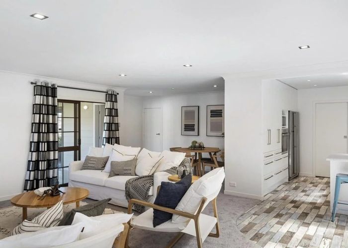  at 8 Bellcroft Place, Belmont, North Shore City, Auckland