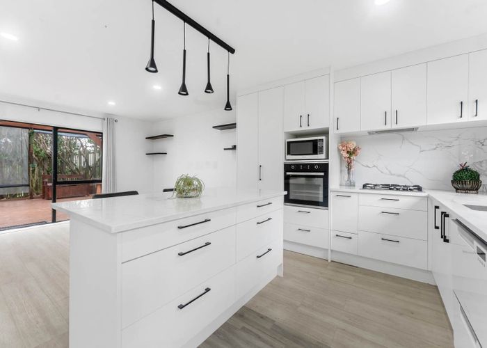  at 2/27 Mallard Place, Unsworth Heights, North Shore City, Auckland