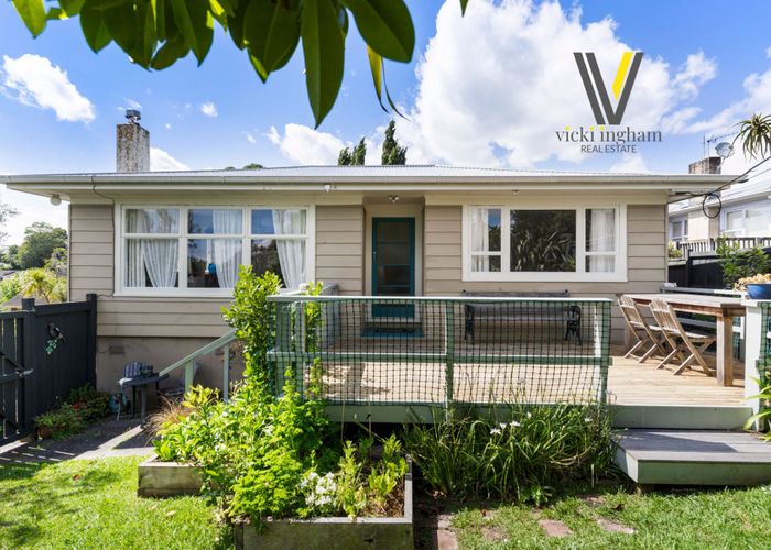  at 26 Avonleigh Road, Green Bay, Auckland