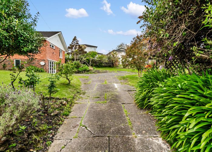  at 27 Merriefield Avenue, Forrest Hill, Auckland