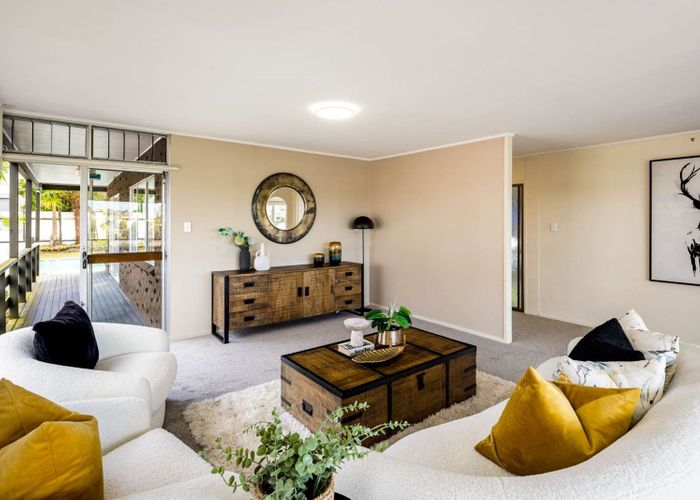  at 15 Ravenwood Drive, Forrest Hill, North Shore City, Auckland