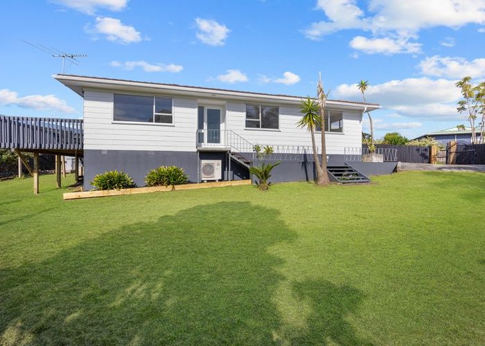  at 6 Hueglow Rise, West Harbour, Waitakere City, Auckland