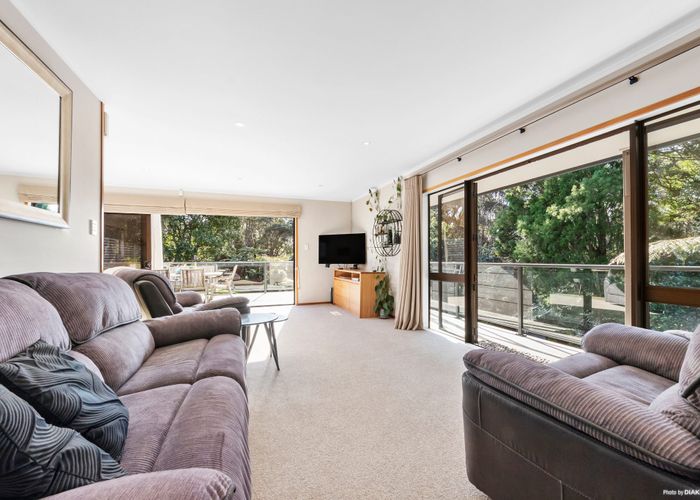  at 11 Napuka Road, Henderson Valley, Auckland