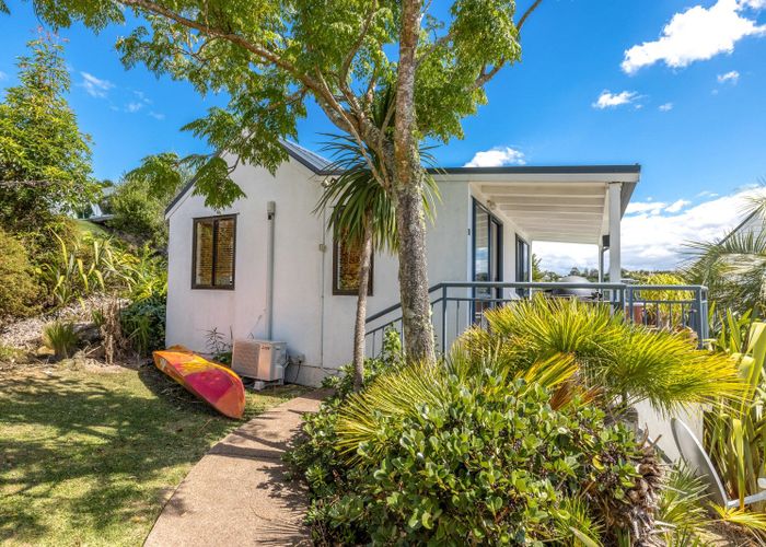  at AZ/4 Bay Road, Waiheke Island, Auckland