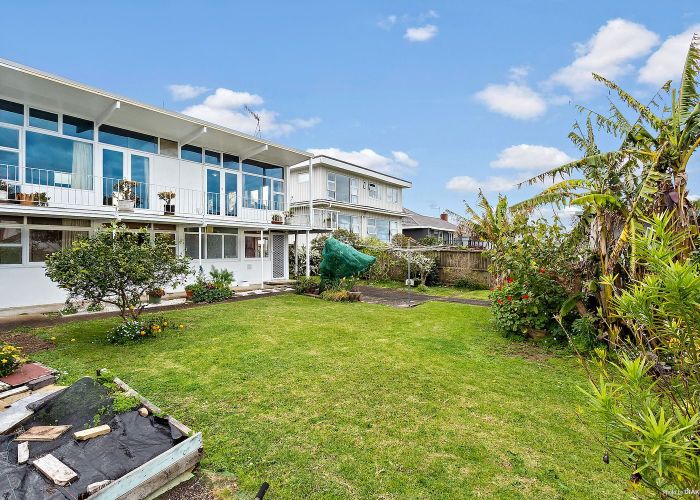  at 81 Forrest Hill Road, Milford, North Shore City, Auckland