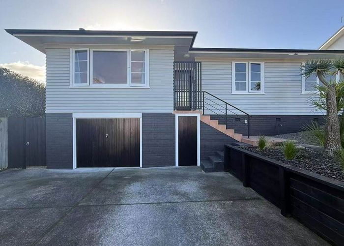  at 9 Bond Crescent, Forrest Hill, Auckland