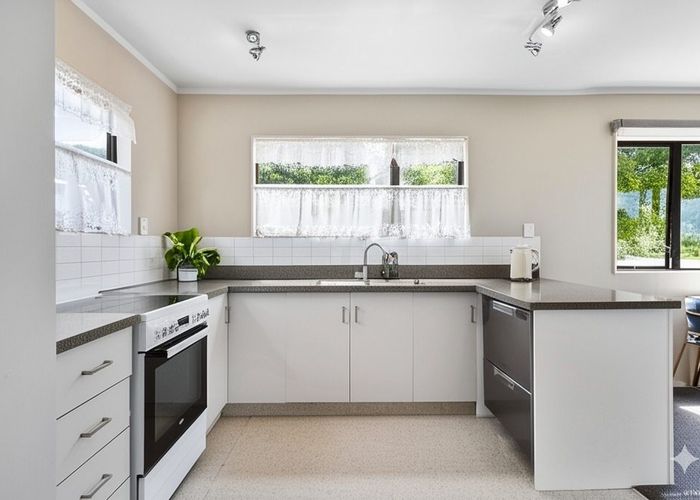  at 2/16 Normanton Street, Glenfield, North Shore City, Auckland