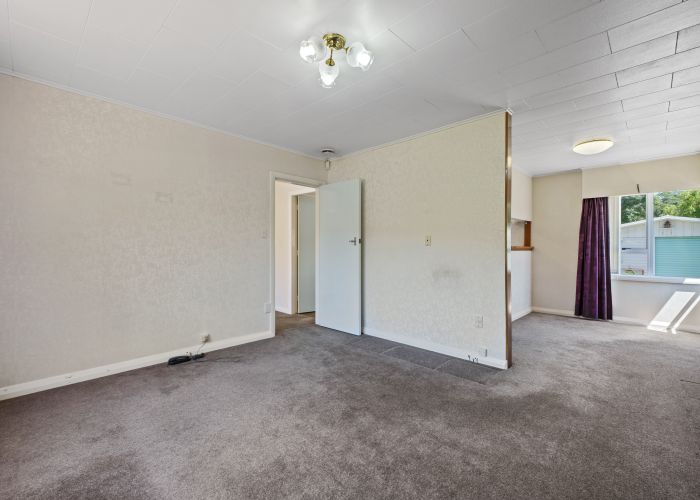  at 39 Wellington Road, Wainuiomata, Lower Hutt