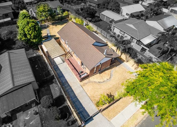  at 4 De Quincey Terrace, Highland Park, Auckland