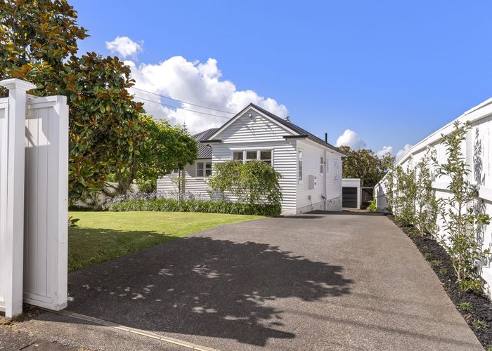  at 41 Waiohua Road, Greenlane, Auckland City, Auckland