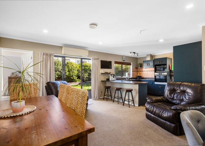  at 10 Ribbonwood Terrace, Ranui Heights, Porirua, Wellington