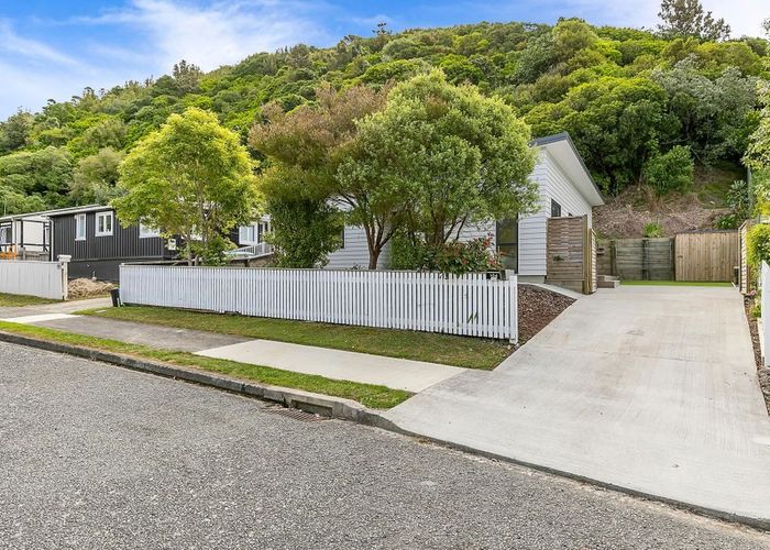  at 104 Rangituhi Crescent, Takapuwahia, Porirua