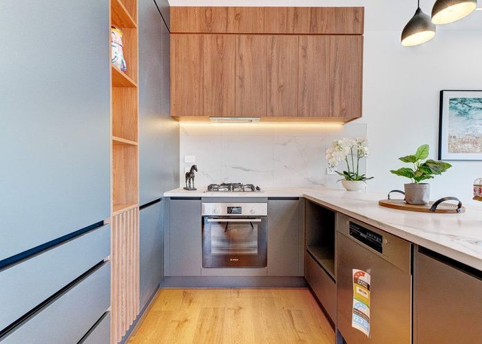  at 2 Tiri View Place, Browns Bay, North Shore City, Auckland