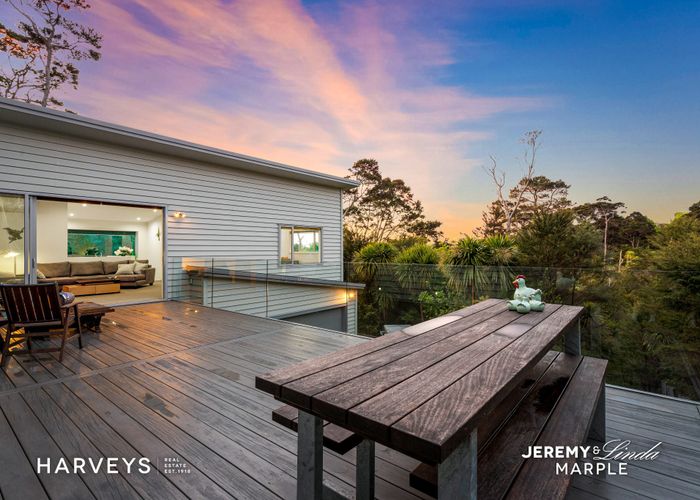  at 31C Woodfern Crescent, Titirangi, Auckland