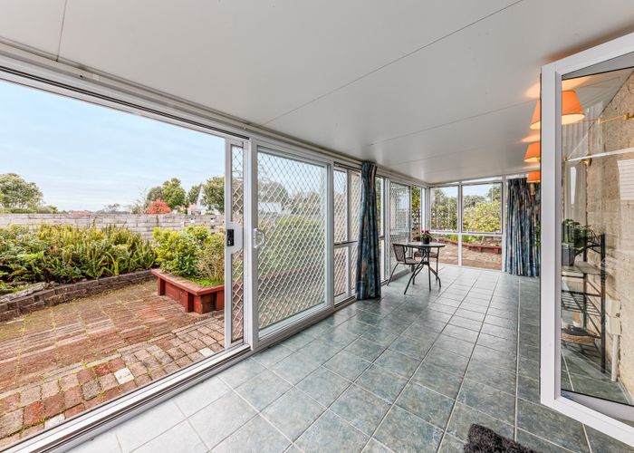  at 1/25 Akoranga Drive, Northcote, North Shore City, Auckland
