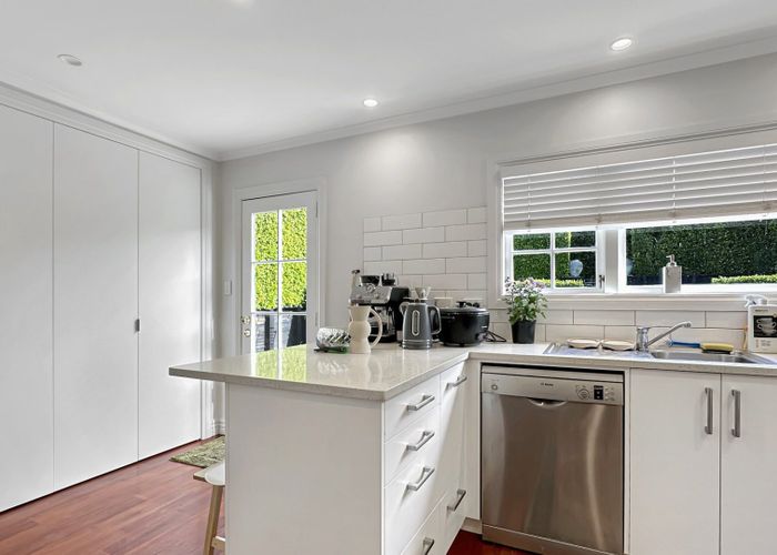  at 12 Richmond Avenue, Northcote Point, North Shore City, Auckland