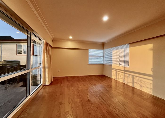  at 117 Bradbury Road, Botany Downs, Auckland