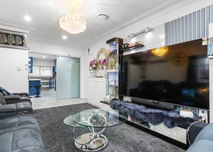  at 2/21 Glen Avenue, Papatoetoe, Manukau City, Auckland