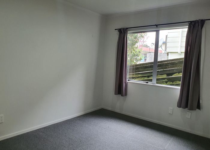  at 18A Totaravale Drive, Totara Vale, North Shore City, Auckland