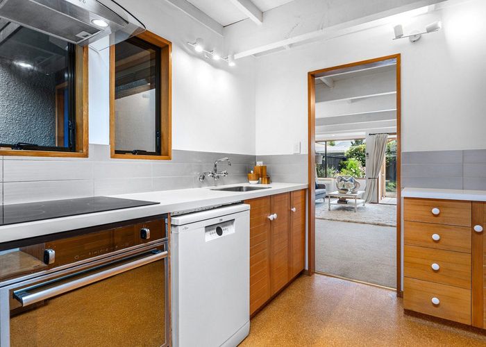  at 2/20 Bristol Street, Merivale, Christchurch City, Canterbury