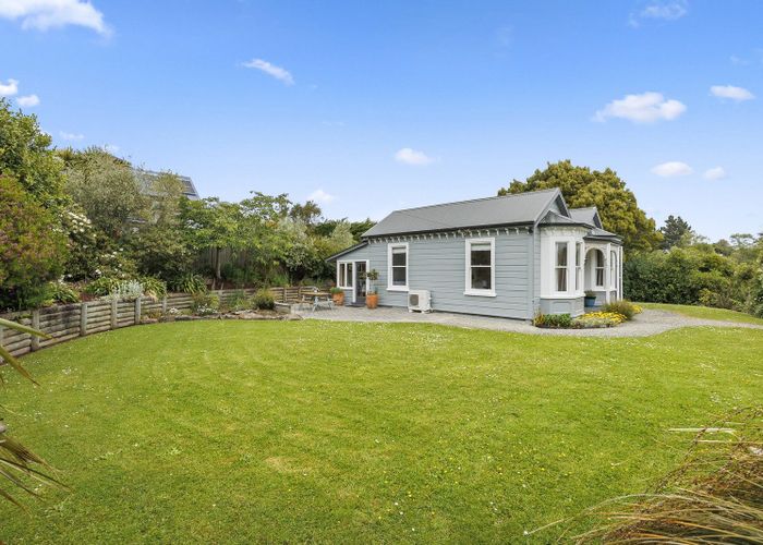  at 8 Moss Street, Portobello, Dunedin