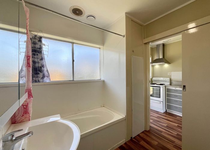  at 2/44 Muir Avenue, Mangere Bridge, Manukau City, Auckland