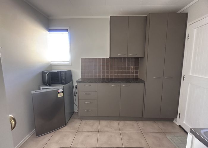  at 1/553 East Coast Rd, Browns Bay, North Shore City, Auckland