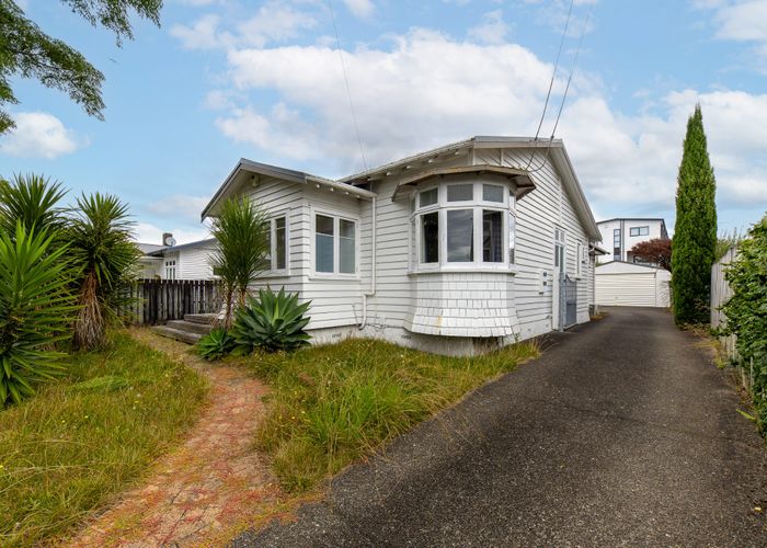  at 18 Walmer Road, Point Chevalier, Auckland City, Auckland