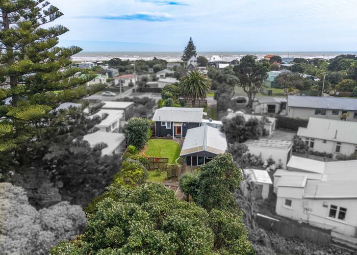  at 8 The Avenue, Otaki Beach, Kapiti Coast, Wellington