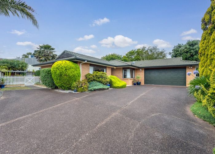  at 70 Bob Charles Drive, Golflands, Auckland