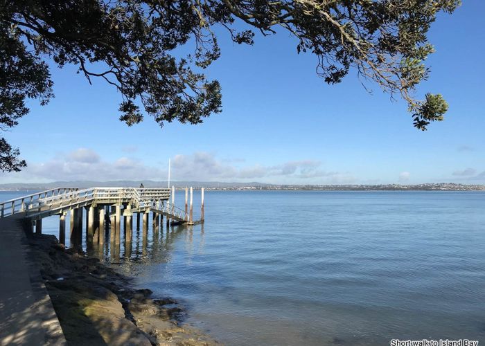  at 90A Hadfield Street, Beach Haven, Auckland