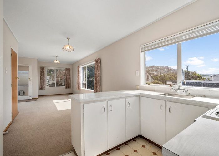  at 8/218 Onepu Road, Lyall Bay, Wellington