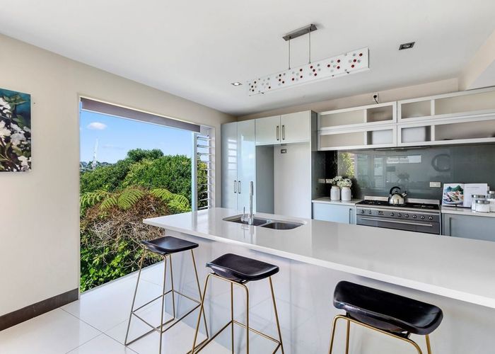  at 1 Paterson Mews, Browns Bay, Auckland