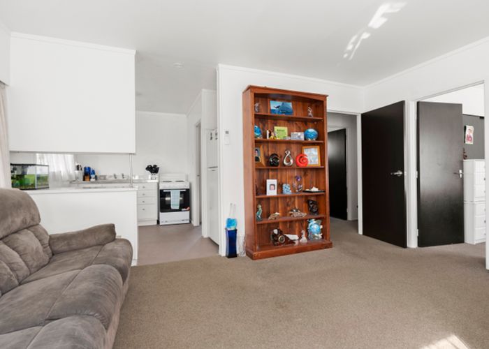  at 2/106 Barrack Road, Mount Wellington, Auckland