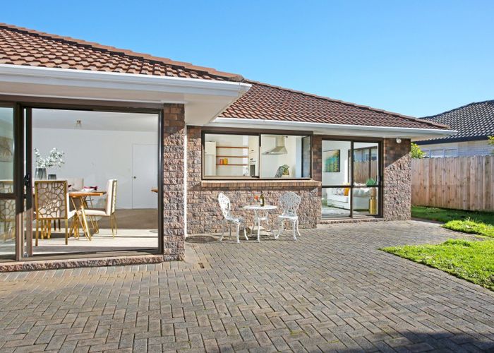  at 52 Bob Charles Drive, Golflands, Auckland