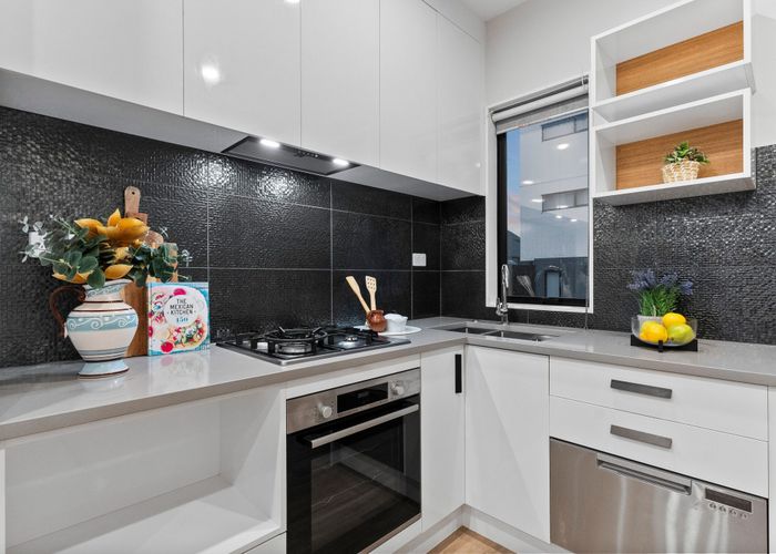  at 2/80 Ruawai Road, Mount Wellington, Auckland