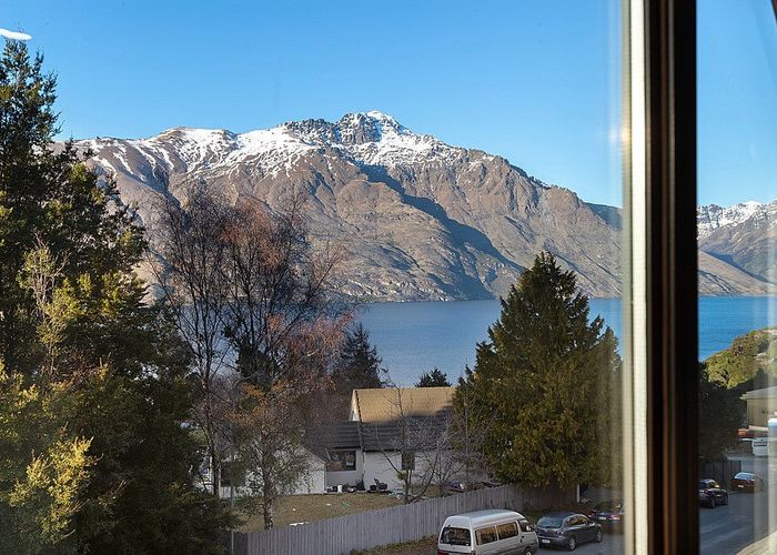  at 10 Williams Street, Sunshine Bay, Queenstown