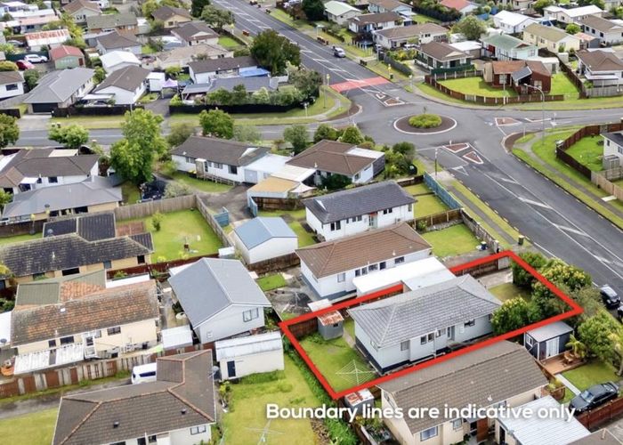 at 2/204 Waitemata Drive, Ranui, Auckland