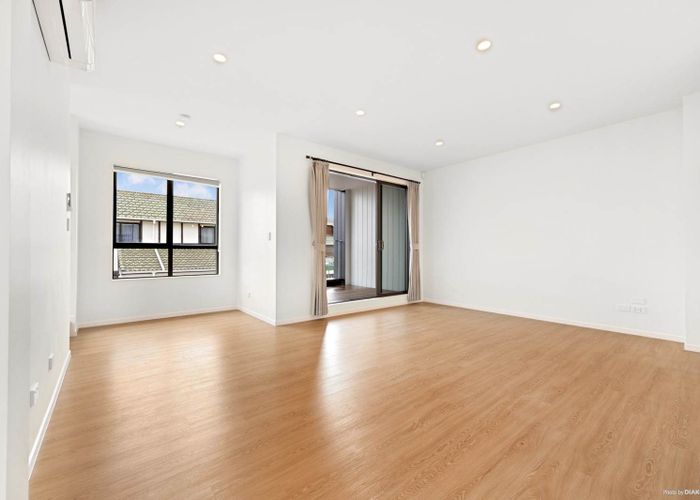  at 24D Tomintoul Place, Highland Park, Manukau City, Auckland