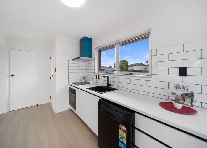  at 15 Penderford Place, Mangere East, Auckland